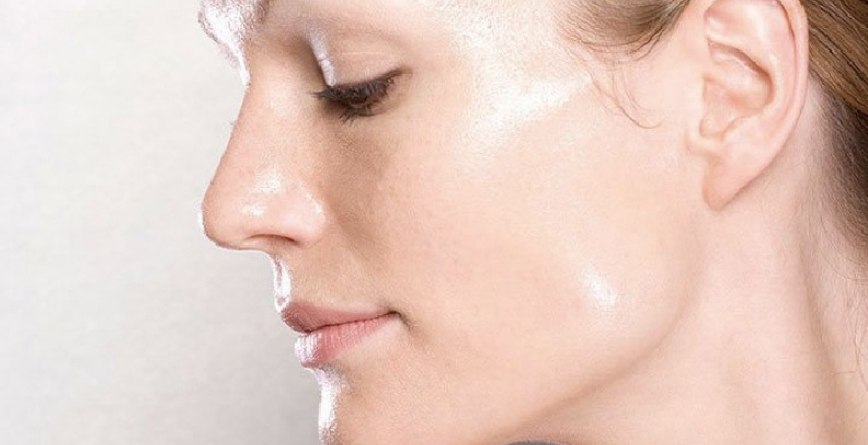 cách làm căng da mặt bằng dầu dừa